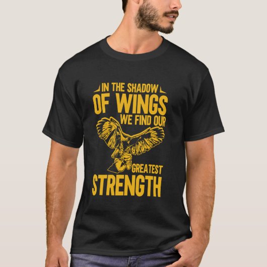 In the Shadow of Wings We Find Our Greatest Streng T-shirt (Voorkant)
