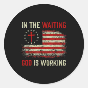 In The Waiting God werkt Christelijk Gezegde USA Ronde Sticker