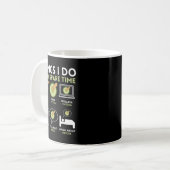 In Things Spare Time Matcha Thee Koffiemok (Voorkant links)