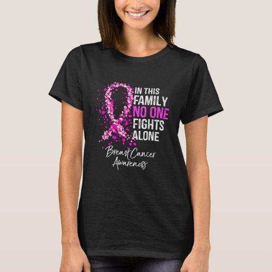 In This Family No One Fight Alone Breast Cancer T-shirt (Voorkant)