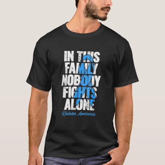 In This Family Nobody Fights Alone Diabetes Awaren T-shirt (Voorkant)