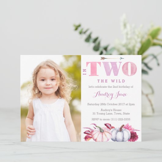 In TWO nodigt de wilde 2e verjaardag uit met pompo Kaart (Staand voorkant)