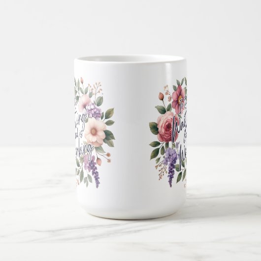 In Wachten werkt God Christelijk Bloemen Koffiemok (Center)