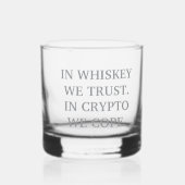 In Whiskey We Trust - Crypto Degen Glass Whisky Glas (Voorkant)