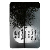 In zijn handen reflecterend maan magneet (Verticaal)