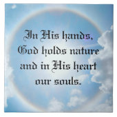 In zijn handen tegeltje (Voorkant)