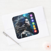 Inademen en loslaten | Mooie etherische vrouw Vierkante Sticker (Envelop)