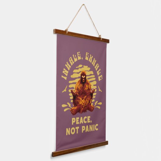 Inademen, uitademen vrede, geen paniek Bigfoot-med Hangend Wandkleed (Gebogen)