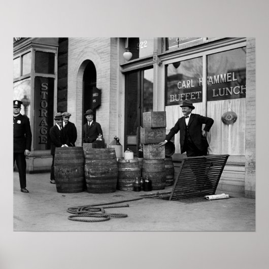Inbeslagneming van illegale drank, 1923. Oude foto Poster (Voorkant)