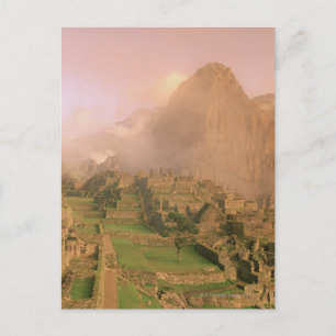 Incan ruïnes aan de voet van Machu Picchu in de Briefkaart