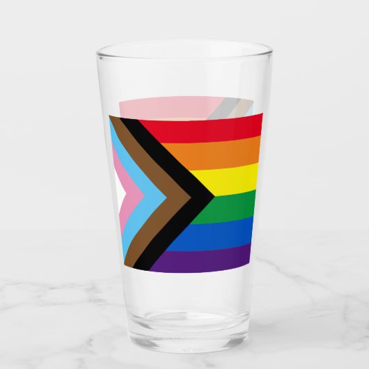 Inclusief vlag voor homodiversiteit bij regenboogb glas (Voorkant)