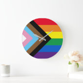 Inclusief vlag voor homodiversiteit bij regenboogb grote klok (Huis)