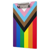 Inclusief vlag voor homodiversiteit bij regenboogb klembord (Links)