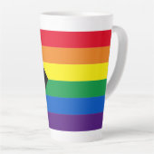 Inclusief vlag voor homodiversiteit bij regenboogb latte mok (Rechterhoek)