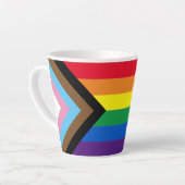 Inclusief vlag voor homodiversiteit bij regenboogb latte mok (Linkerhoek)
