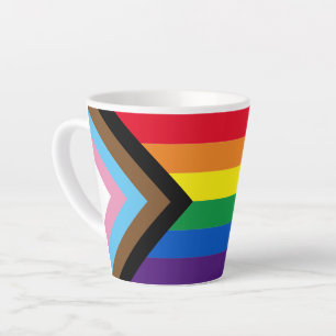 Inclusief vlag voor homodiversiteit bij regenboogb latte mok