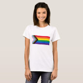 Inclusief vlag voor homodiversiteit bij regenboogb t-shirt (Voorkant volledig)