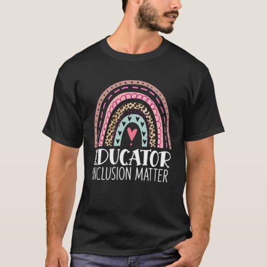 Inclusion Matters Diversity Docent Regenboogsnelhe T-shirt (Voorkant)