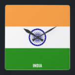 India Flag Dazzling Patriotic Square Vierkante Klok<br><div class="desc">India Flag Dazzling Patriotic Square Wall Clock in de kleuren en de elementen van de Indiase nationale vlag die de voorkant van de klok bedekt. De nationale vlagkleuren worden aangevuld met de tekst "India" onderaan. De tekst is volledig aanpasbaar gebruikend "pas het aan!" functie. Voel je vrij om het te...</div>
