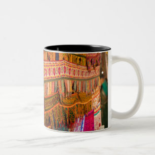 INDIA, Goa, Baga: markt voor zaterdag en nacht (NR Tweekleurige Koffiemok