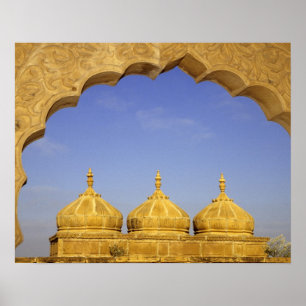 India, Rajasthan, Jaisalmer. Zandstenen koepels Poster