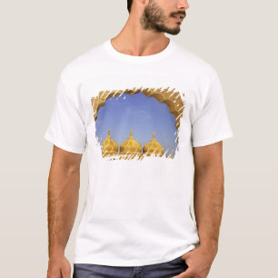 India, Rajasthan, Jaisalmer. Zandstenen koepels T-shirt