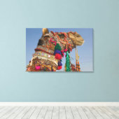 INDIA, Rajasthan, Pushkar: PUSHKAR KAMEELMARKT, Canvas Afdruk (Insitu (Houten vloer))