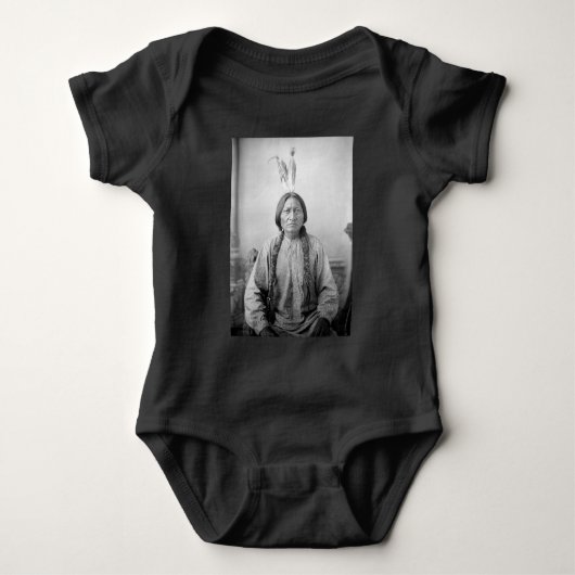 Indiaans icoon: Lakota leider Sitting Bull Romper (Voorkant)