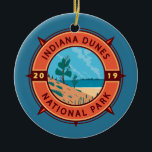 Indiana Dunes National Park Retro Compass Emblem Keramisch Ornament<br><div class="desc">Indiana Dunes vectorkunstwerk ontwerp. Het park is een nationaal park van de Verenigde Staten in het noordwesten van Indiana dat wordt beheerd door de National Park Service.</div>