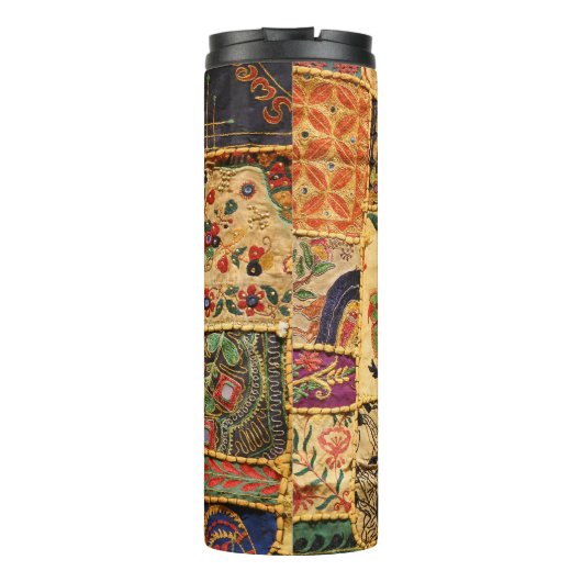 Indiase Patchwork: Hampi Market Cloth. Thermosbeker (Achterkant)