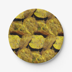 Indiase snack Methi Vadi eten Papieren Bordje
