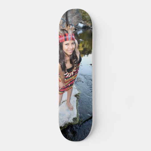 Indiase vrouw persoonlijk skateboard (Voorkant)