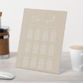 INDIE Moderne Bohemian Beige Wedding Seating Chart Reclamebord Met Voetstuk (Insitu)