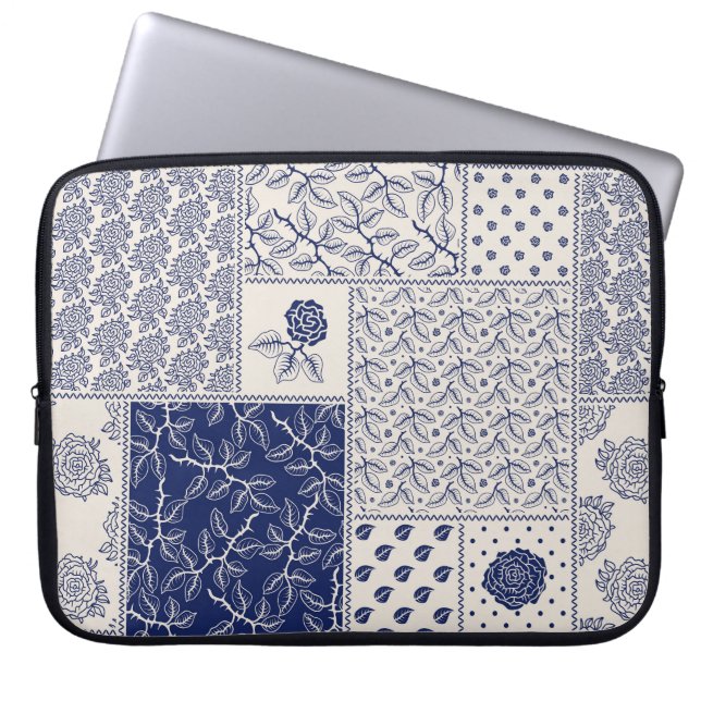 Indigo Blauw Beige Bloemen Patchwork Laptop Sleeve (Voorkant)