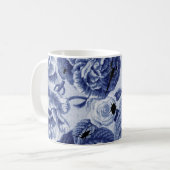 Indigo Blue Botanical & Bugs Floral Toile Koffiemok (Voorkant links)