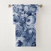 Indigo Blue  Peony Dahlias Floral Toile Bad Handdoek (Insitu)