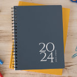 Indigo Blue Personal Weekly Planner<br><div class="desc">Eenvoudige persoonlijke briefpapier jaarlijkse planner met indigo blauwe dekking. Jaarplanner (12 maanden) met open maandelijkse overzichten en wekelijkse planningsbladen. Contacteer ons voor hulp bij personalisatie.</div>