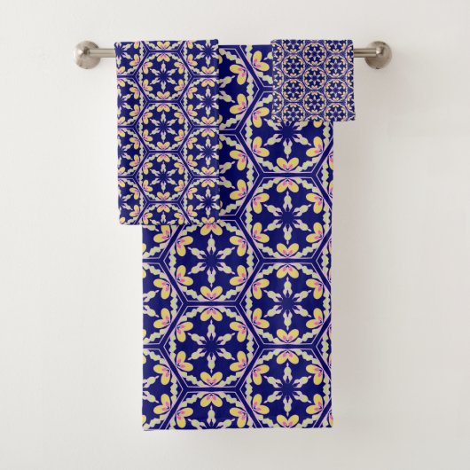 Indigo Blue Spain Mediterranean Tile Pattern Bad Handdoek (Insitu)