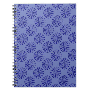 Indigo donkerblauw gestreept cirkelpatroon op blau notitieboek