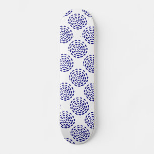 Indigo donkerblauw gestreept cirkelpatroon op hout persoonlijk skateboard