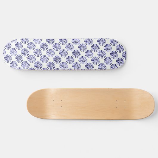 Indigo donkerblauw gestreept cirkelpatroon op wit skateboard (Horizontaal)