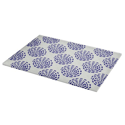 Indigo donkerblauw gestreept cirkelpatroon op wit snijplank (Hoek)