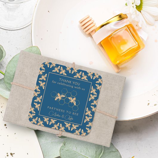Indigo & Honeycomb Golden Bee Wedding Shower Vierkante Sticker