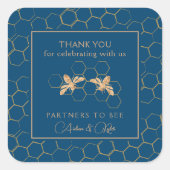 Indigo & Honeycomb Golden Bee Wedding Shower Vierkante Sticker (Voorkant)