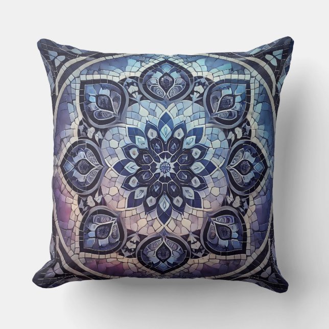 Indigo Mandala Patroon: Deep Gradient Mosaic Kussen (Voorkant)