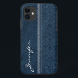 Indigo Sashiko Pattern Japanse Embroidery Name Case-Mate iPhone Case<br><div class="desc">Dit ontwerp kenmerkt een etnische Japanse borduurvrouw met traditionele elementen in indigoeroe,  zachte grijs en een gepersonaliseerde naam in wit. Personaliseer door de tekst in het tekstvakje uit te geven of tekst voor geen naam te schrappen. #Sashiko #Traditioneel #Tetnisch #Japan #Japans #elegant #personalized #iPhone</div>