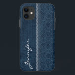 Indigo Sashiko Pattern Japanse Embroidery Name Case-Mate iPhone Case<br><div class="desc">Dit ontwerp kenmerkt een etnische Japanse borduurvrouw met traditionele elementen in indigoeroe,  zachte grijs en een gepersonaliseerde naam in wit. Personaliseer door de tekst in het tekstvakje uit te geven of tekst voor geen naam te schrappen. #Sashiko #Traditioneel #Tetnisch #Japan #Japans #elegant #personalized #iPhone</div>
