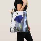 Indigo Swirl Morning Glory Tote Bag (Dichtbij)