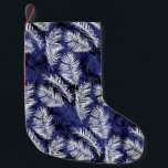 Indigopalmen Kleine Kerstsok<br><div class="desc">Witte palmbladeren op een indigo blauwe achtergrond,  gelaagd met meer blauwe palmbladeren. Perfect voor Aziatische,  cottage of strand thema kamers.</div>
