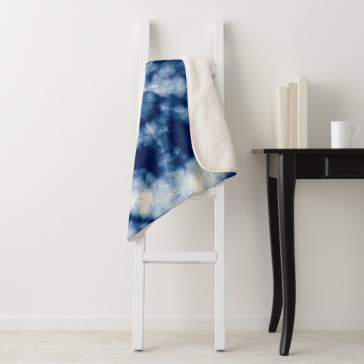 Indigoronde. Bohemiene Tie Dye. Blue Roll Psychede Sherpa Deken (In situ)